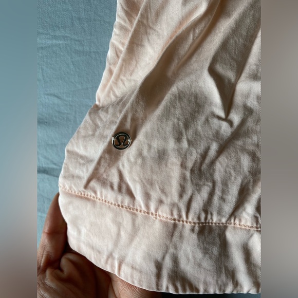 Lululemon wake and flow tank - Picture 4 of 7